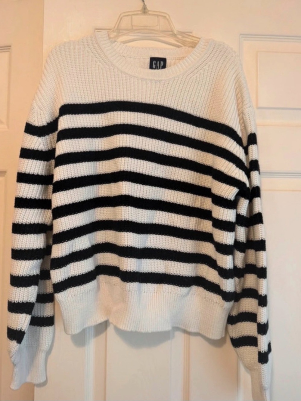 GAP Women's White and Black Striped Crew Knit Sweater